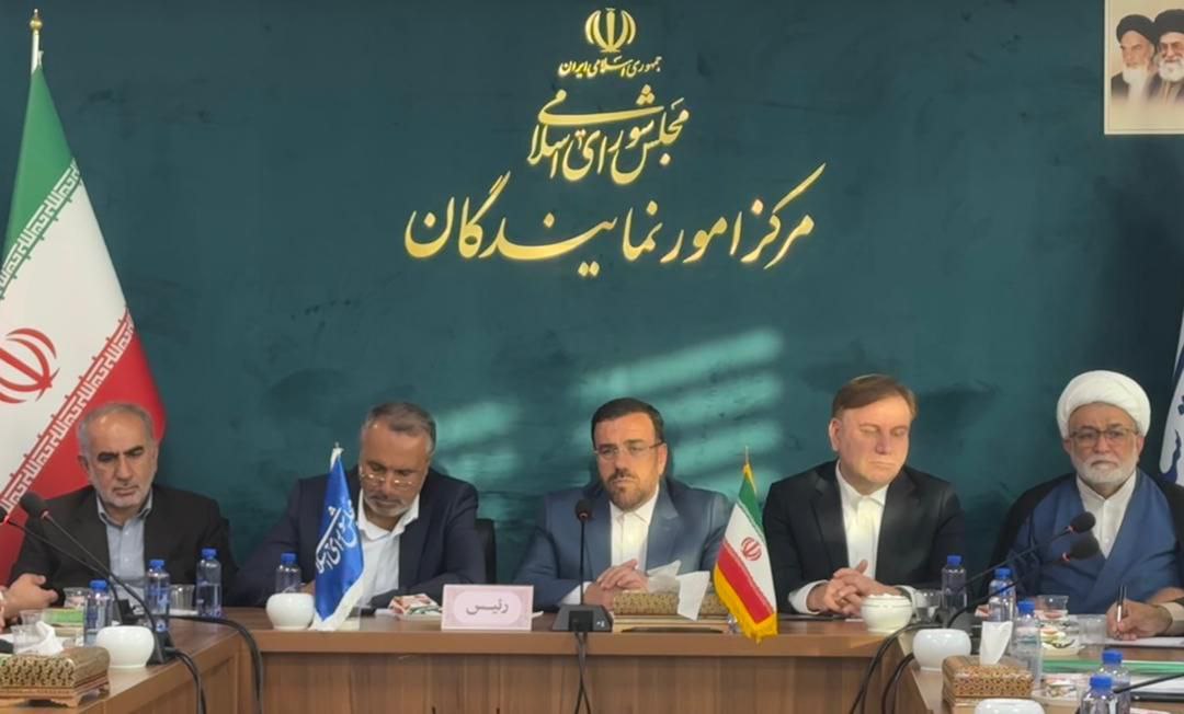 نشست هم‌اندیشی فعالان سیاسی و اقتصادی برای اجرای پروژه خط ریلی شیراز به بوشه و عسلویه