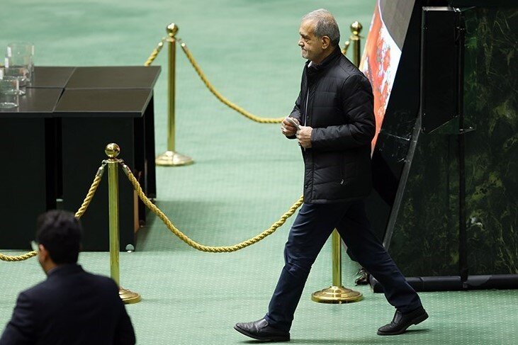  پوست موز زیر پای دولت پزشکیان!