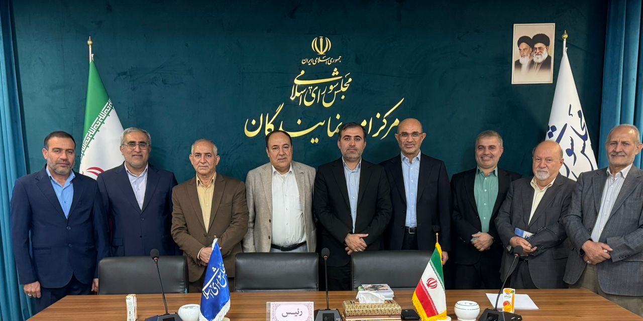  نشست مشترک هیات رئیسه نمایندگان ادوار و مجمع نمایندگان فعلی استان فارس برگزار شد