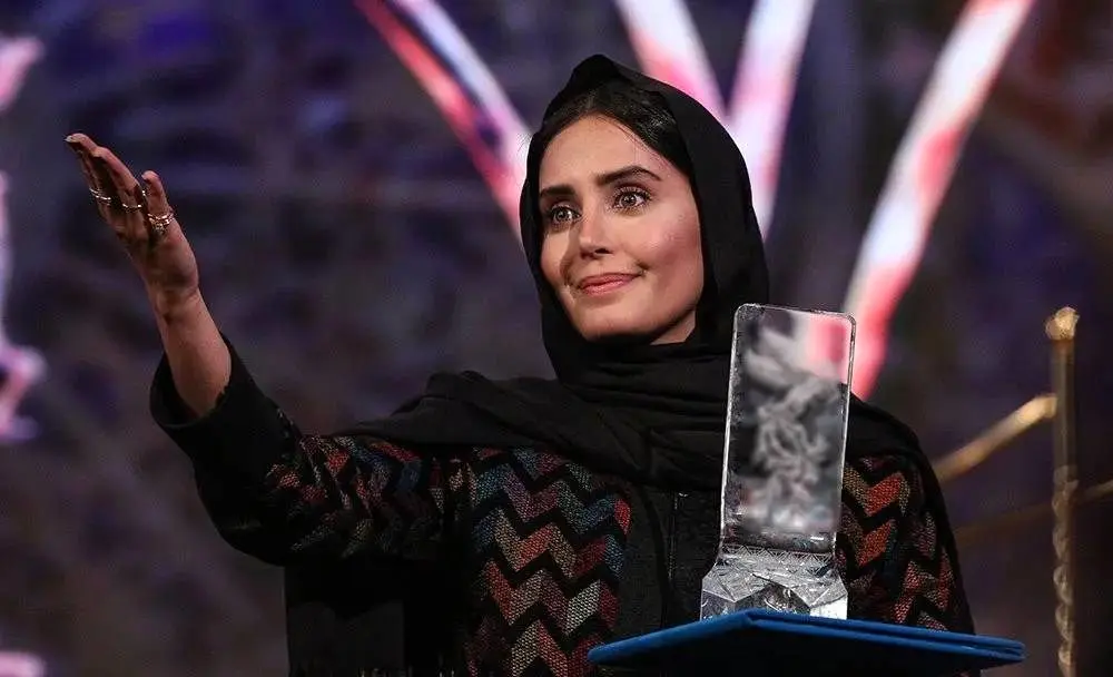 قوه قضائیه چرا با الناز شاکردوست برخورد نمی‌کند؟