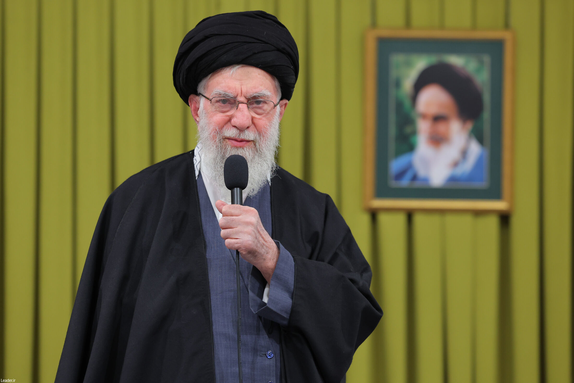 ملت ایران تشکر و درود فراوان به یکایک حاضران در اجتماع عظیم 22 بهمن