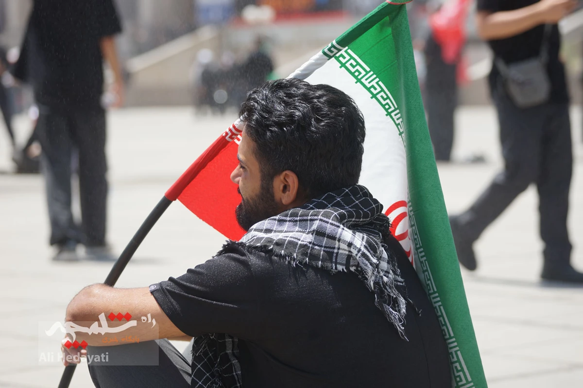 خروش عاشقان خامنه‌ای شهید در مصلای امام خمینی(ره) در مصلی تهران