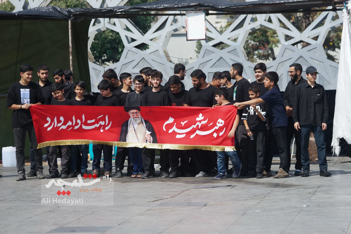 جوجه‌کباب نذری امام رضایی در میدان امام حسین(ع) +تصاویر