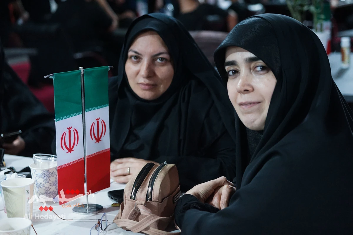 خروش عاشقان خامنه‌ای شهید در مصلای امام خمینی(ره) در مصلی تهران