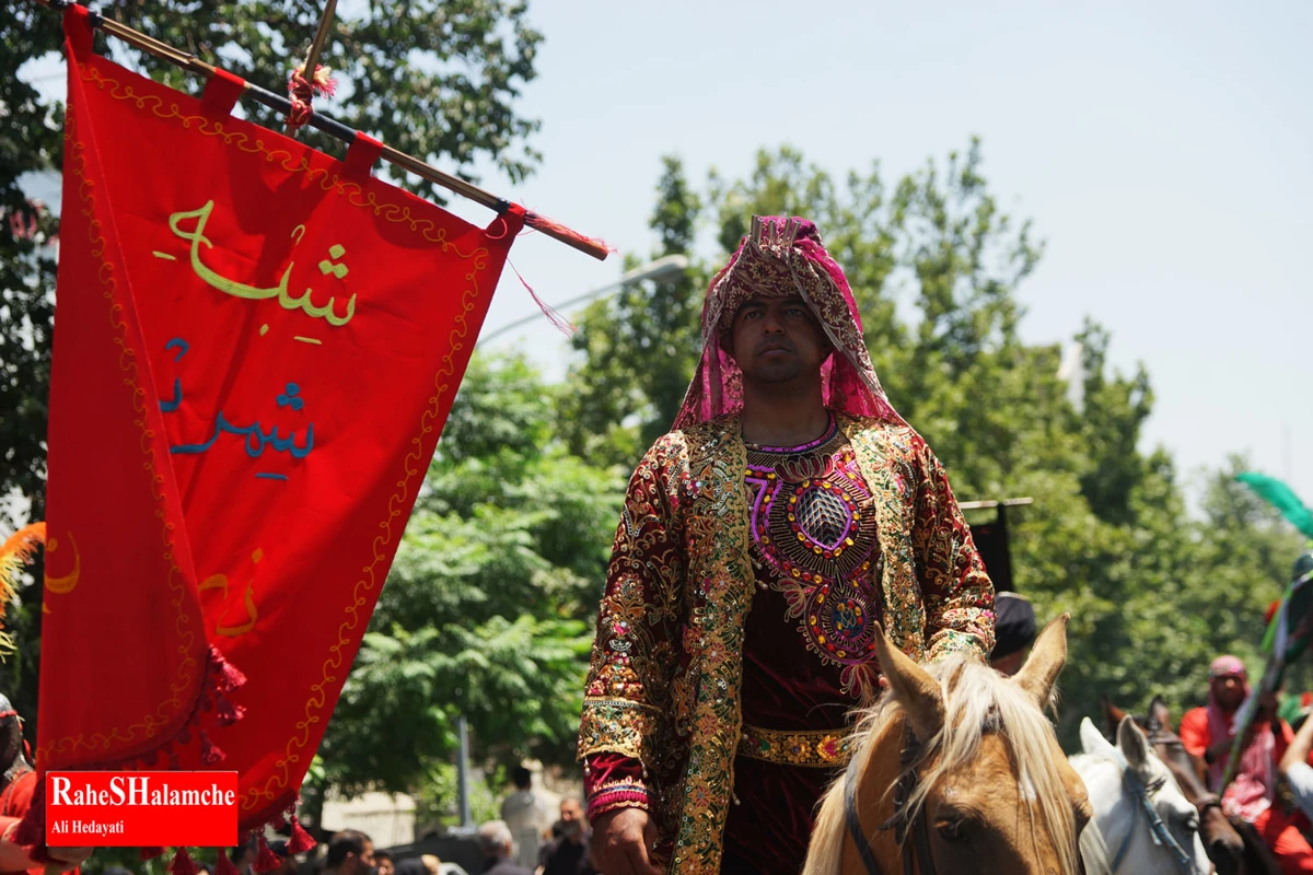 حرکت کاروان بنی اسد با عزاداری سنتی در خیابان ری تهران +تصاویر