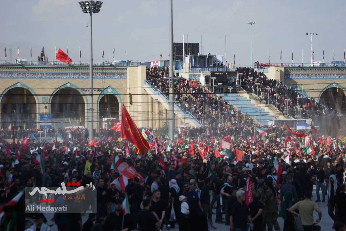 مصلی تهران، قلب تپنده ایران در سوگ رهبر شهید +تصاویر
