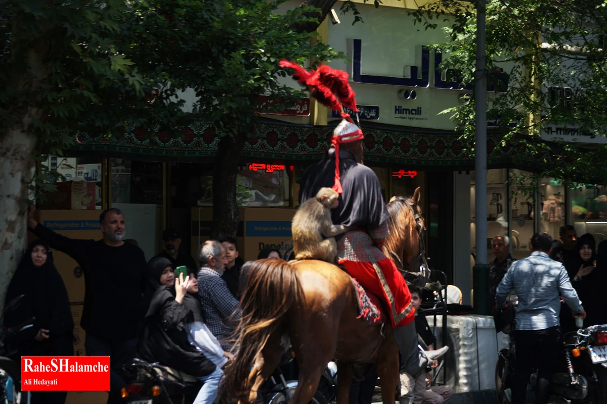 حرکت کاروان بنی اسد با عزاداری سنتی در خیابان ری تهران +تصاویر