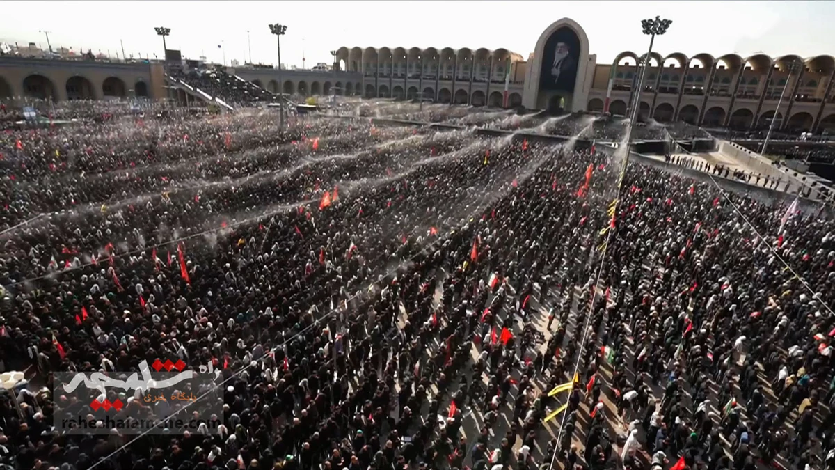 اقامه نماز بر پیکر رهبر شهید انقلاب با حضور فرزندان‌شان +تصاویر