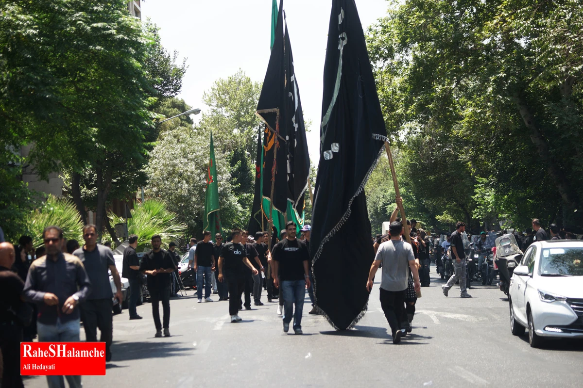 حرکت کاروان بنی اسد با عزاداری سنتی در خیابان ری تهران +تصاویر