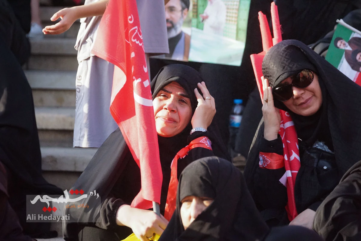 مصلی تهران، قلب تپنده ایران در سوگ رهبر شهید +تصاویر