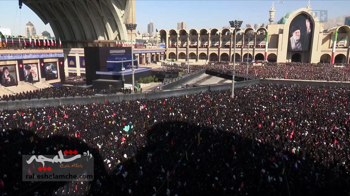 اقامه نماز بر پیکر رهبر شهید انقلاب با حضور فرزندان‌شان +تصاویر
