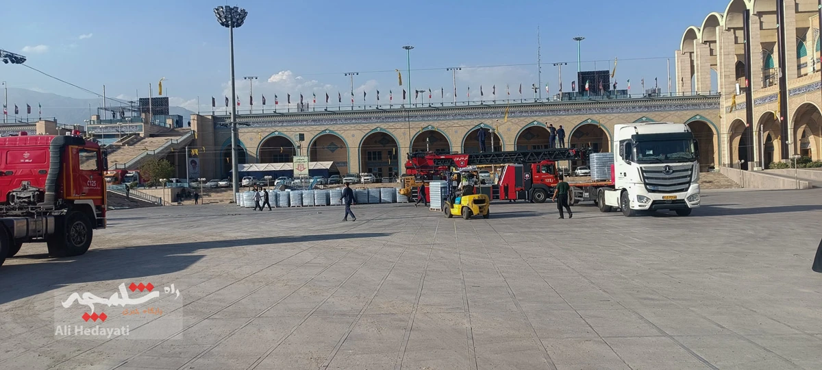 آماده سازی مصلی امام خمینی(ره) محل استقرار پیکر رهبر شهید انقلاب +تصاویر