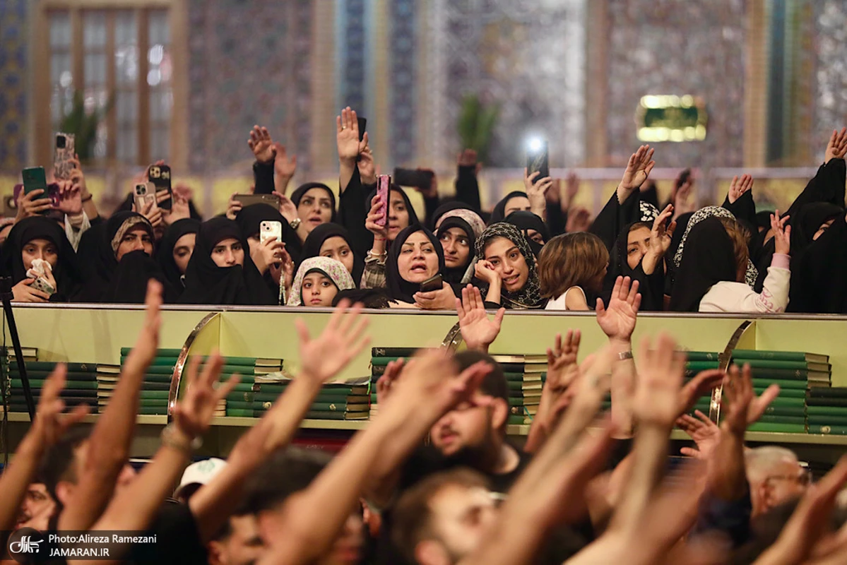 مراسم شب شهادت امام رضا (ع) در صحن جامع رضوی 