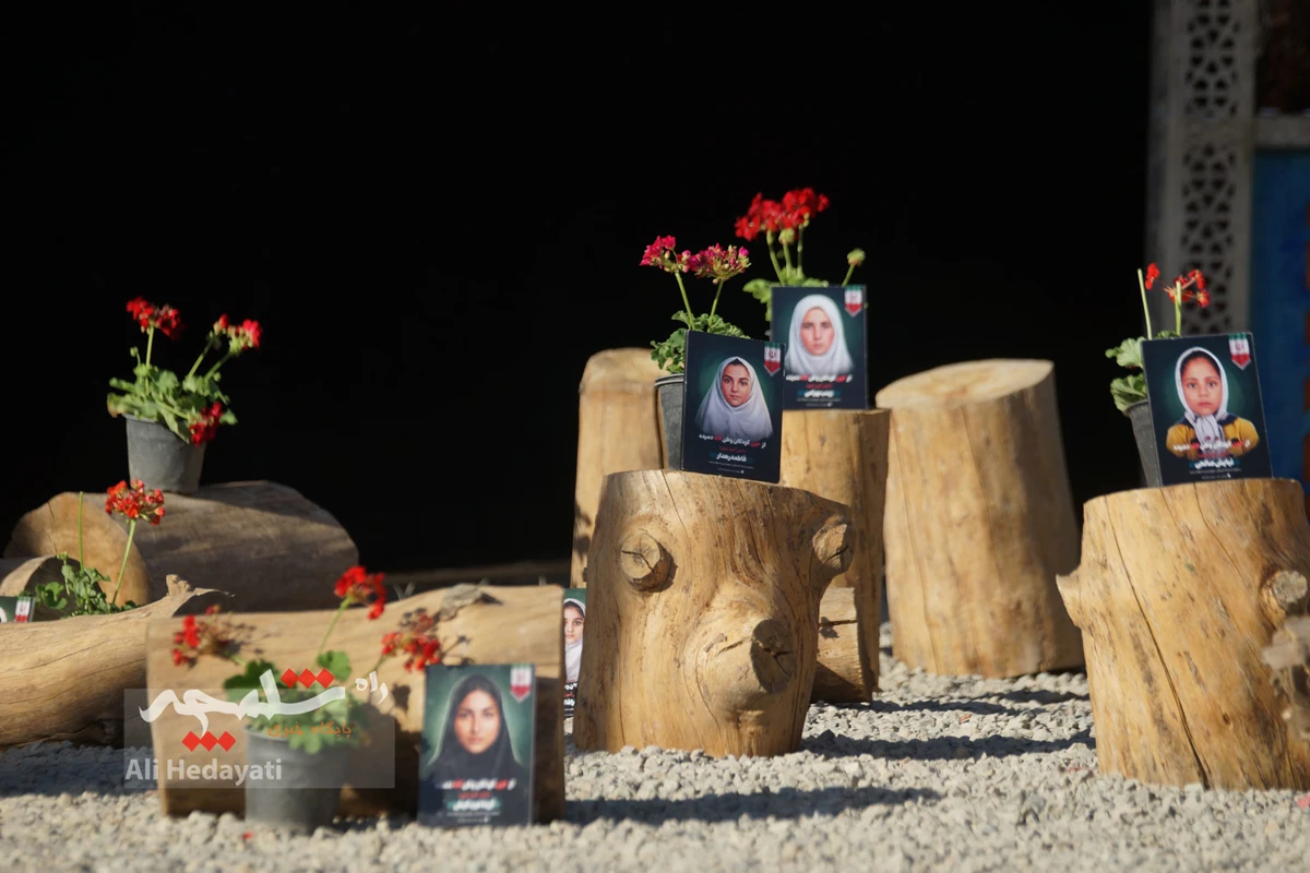 بزرگترین پرچم عزای حسینی در ایران به اهتزاز درآمد +تصاویر
