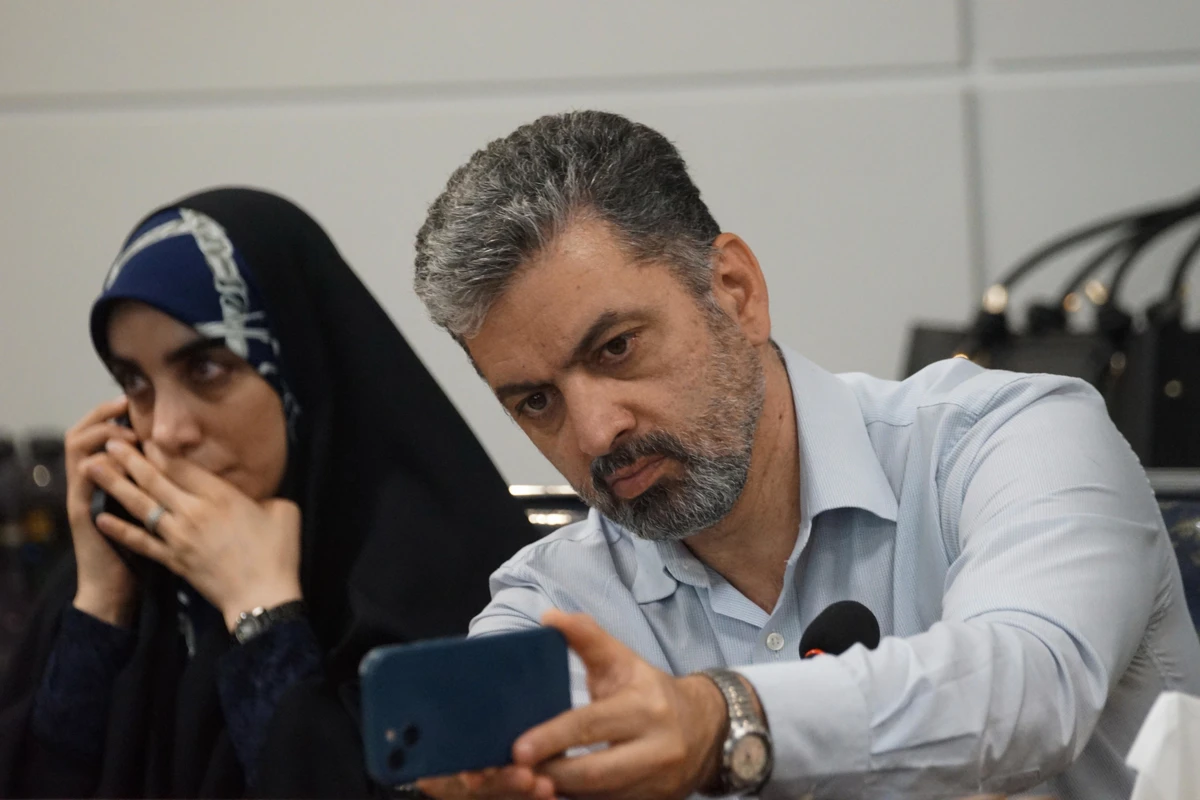 نشست صمیمی سخنگوی مجلس با خبرنگاران +تصاویر