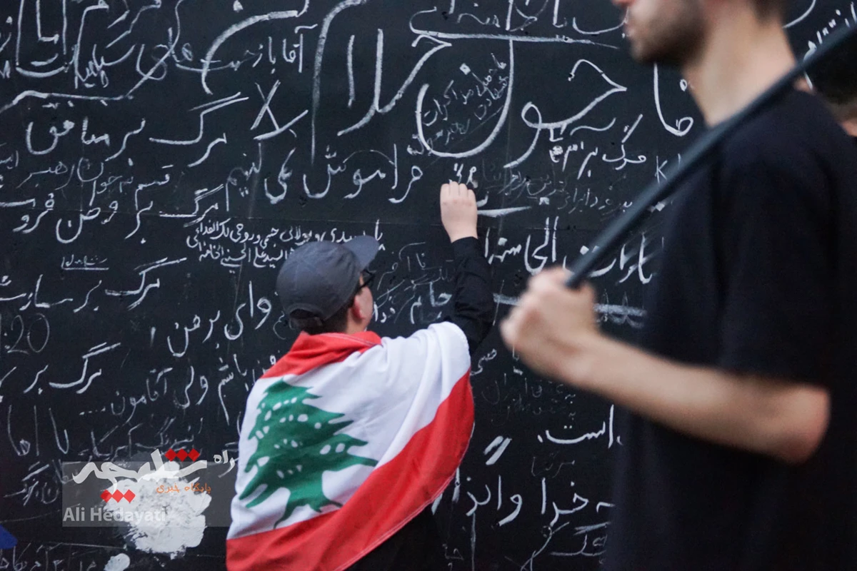 مصلی تهران، قلب تپنده ایران در سوگ رهبر شهید +تصاویر