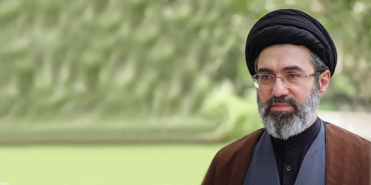 ملّت ایران، ملّتی مؤمن، باهوش و شجاع است و مردم، صاحبان اصلی کشور و منشأ قدرت آن هستند