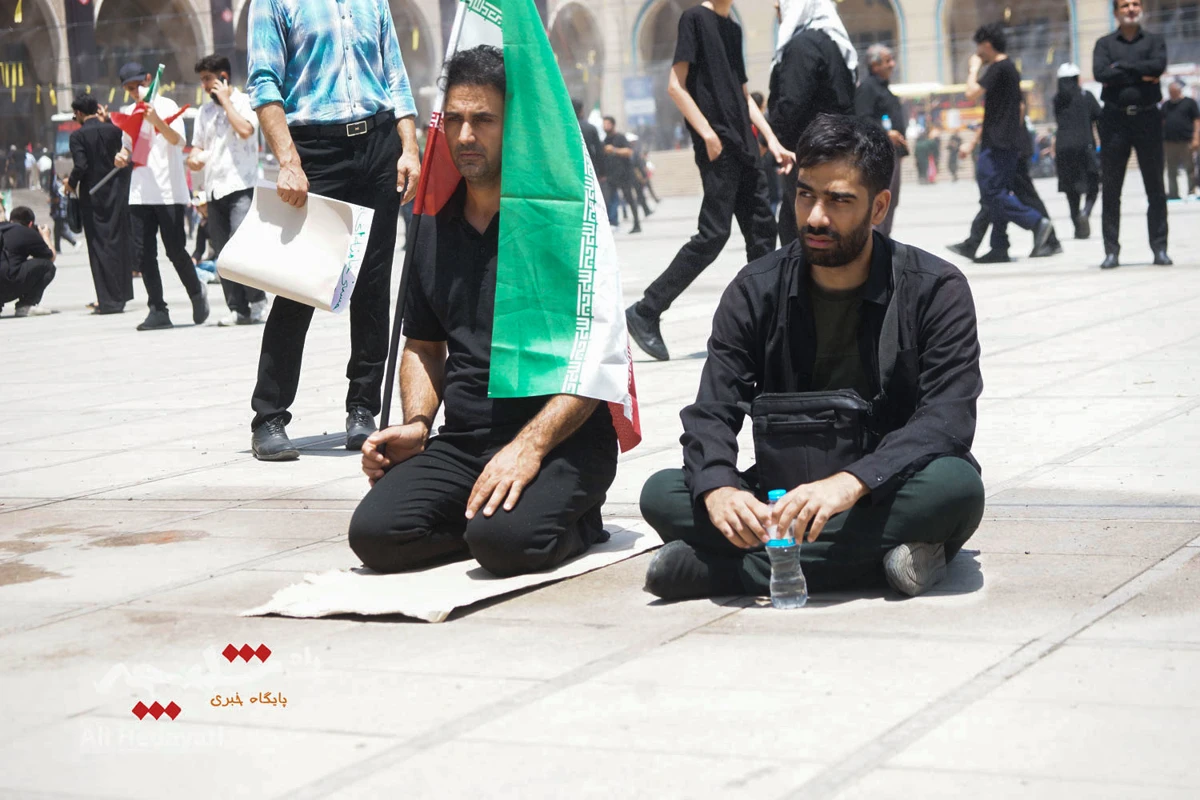 خروش عاشقان خامنه‌ای شهید در مصلای امام خمینی(ره) در مصلی تهران