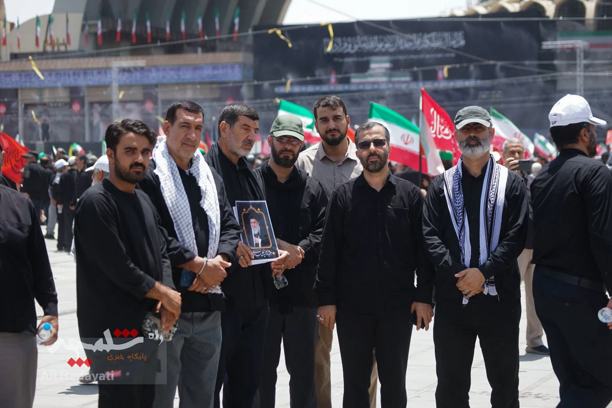 خروش عاشقان خامنه‌ای شهید در مصلای امام خمینی(ره) در مصلی تهران