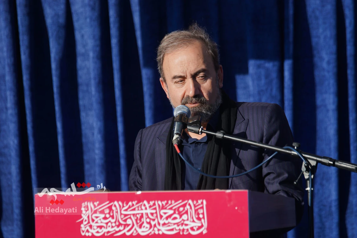 بزرگترین پرچم عزای حسینی در ایران به اهتزاز درآمد +تصاویر