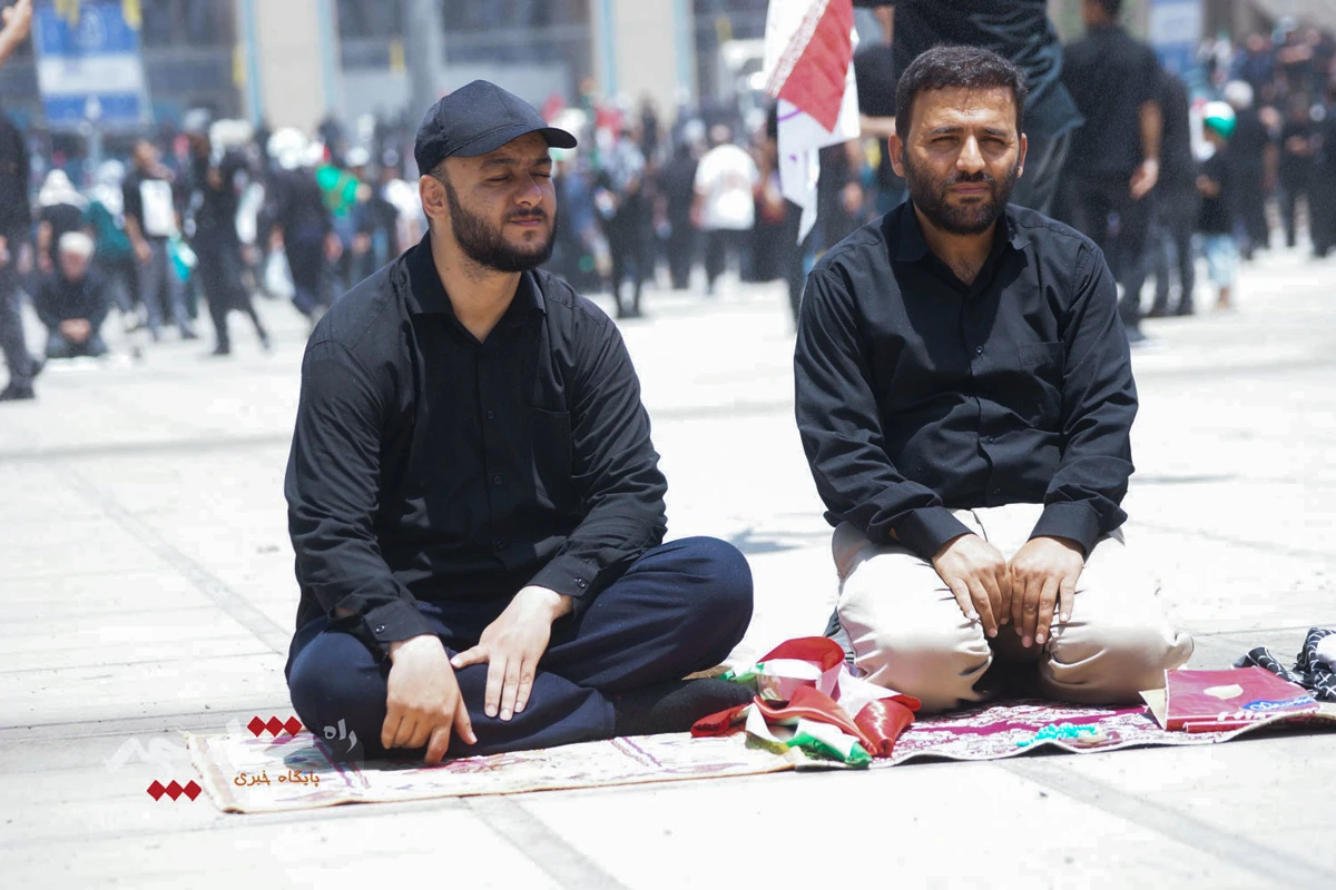 خروش عاشقان خامنه‌ای شهید در مصلای امام خمینی(ره) در مصلی تهران