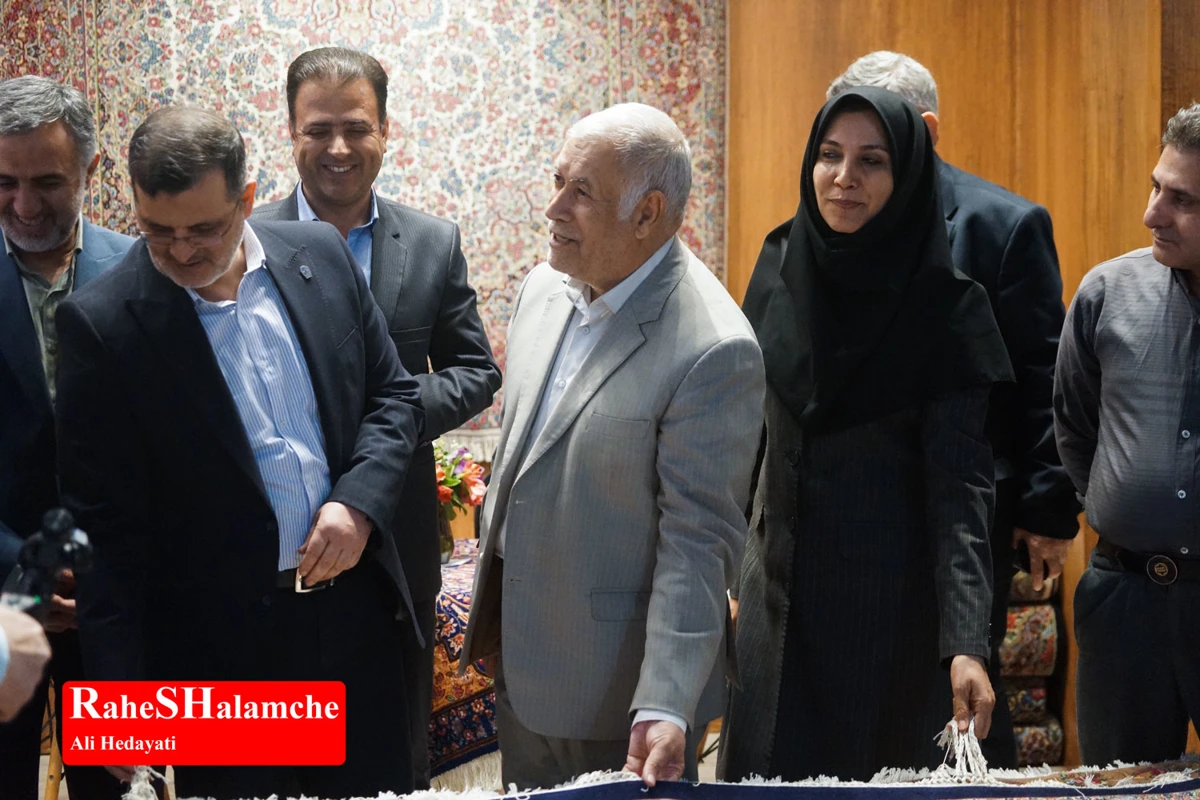 افتتاح نمایشگاه فرش دست‌بافت با حضور شهباز حسن‌پور در تهران +تصاویر