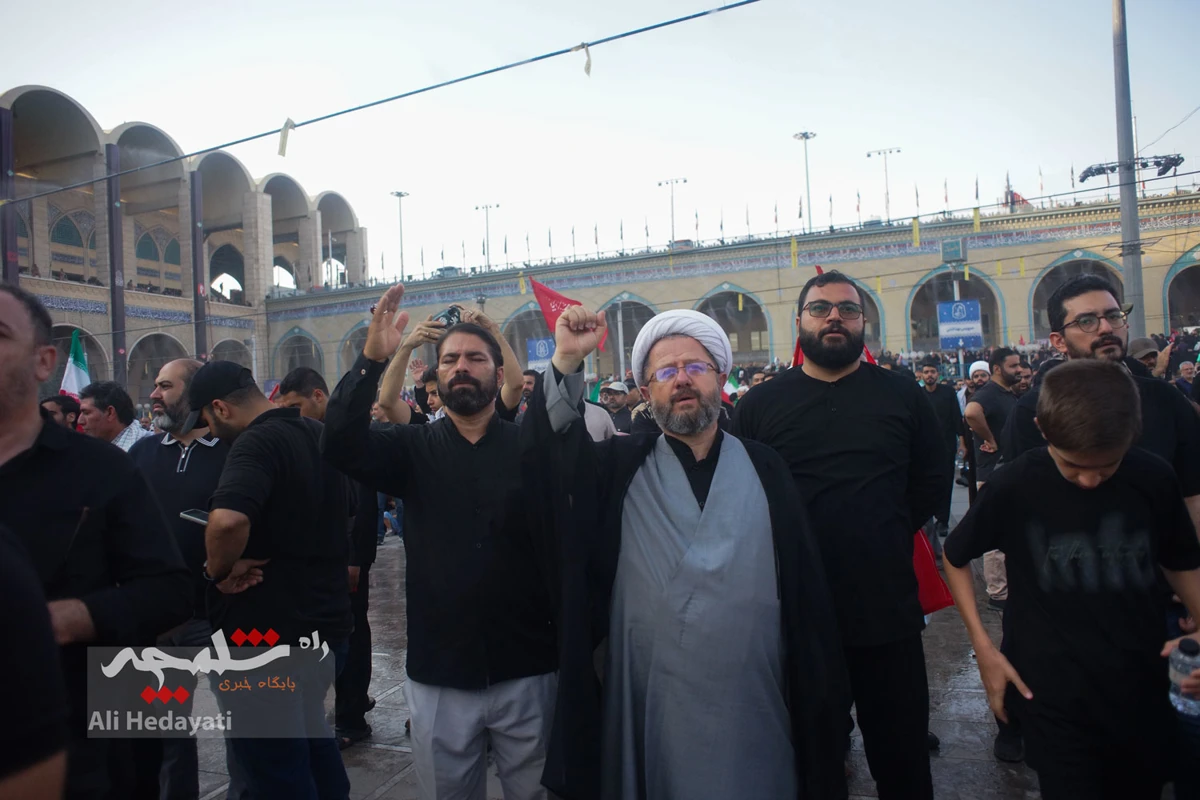 مصلی تهران، قلب تپنده ایران در سوگ رهبر شهید +تصاویر