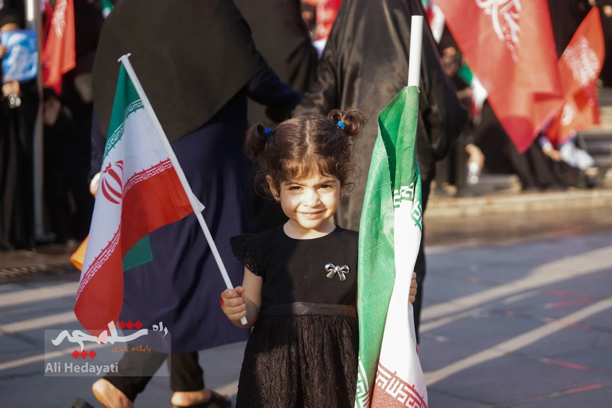 مصلی تهران، قلب تپنده ایران در سوگ رهبر شهید +تصاویر