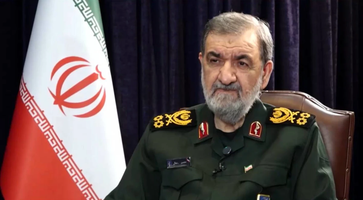 رضایی: تست موشک ناوشکن ایران در بالای سر ناو آمریکا باعث فرار وحشت زده آنها شد