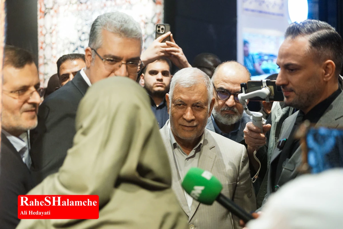 افتتاح نمایشگاه فرش دست‌بافت با حضور شهباز حسن‌پور در تهران +تصاویر