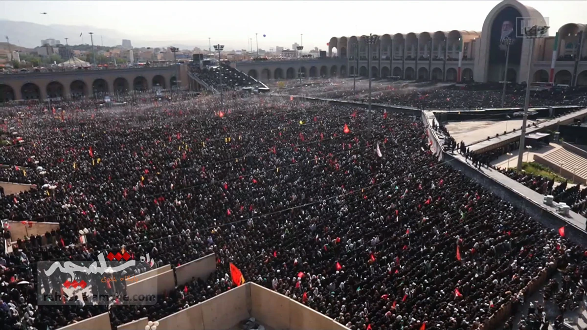 اقامه نماز بر پیکر رهبر شهید انقلاب با حضور فرزندان‌شان +تصاویر