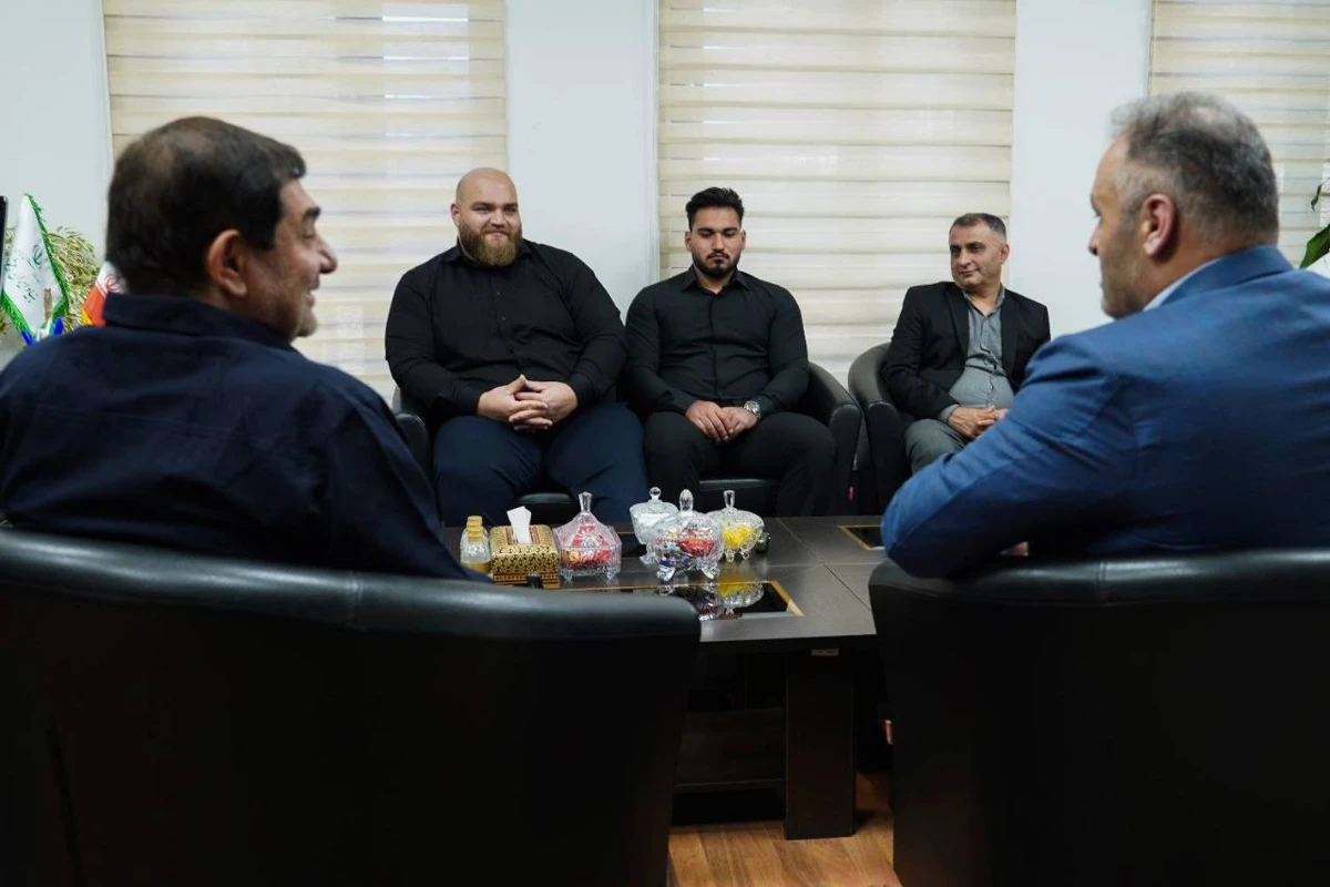 دیدار قهرمانان وزنه برداری با مخبر +تصاویر