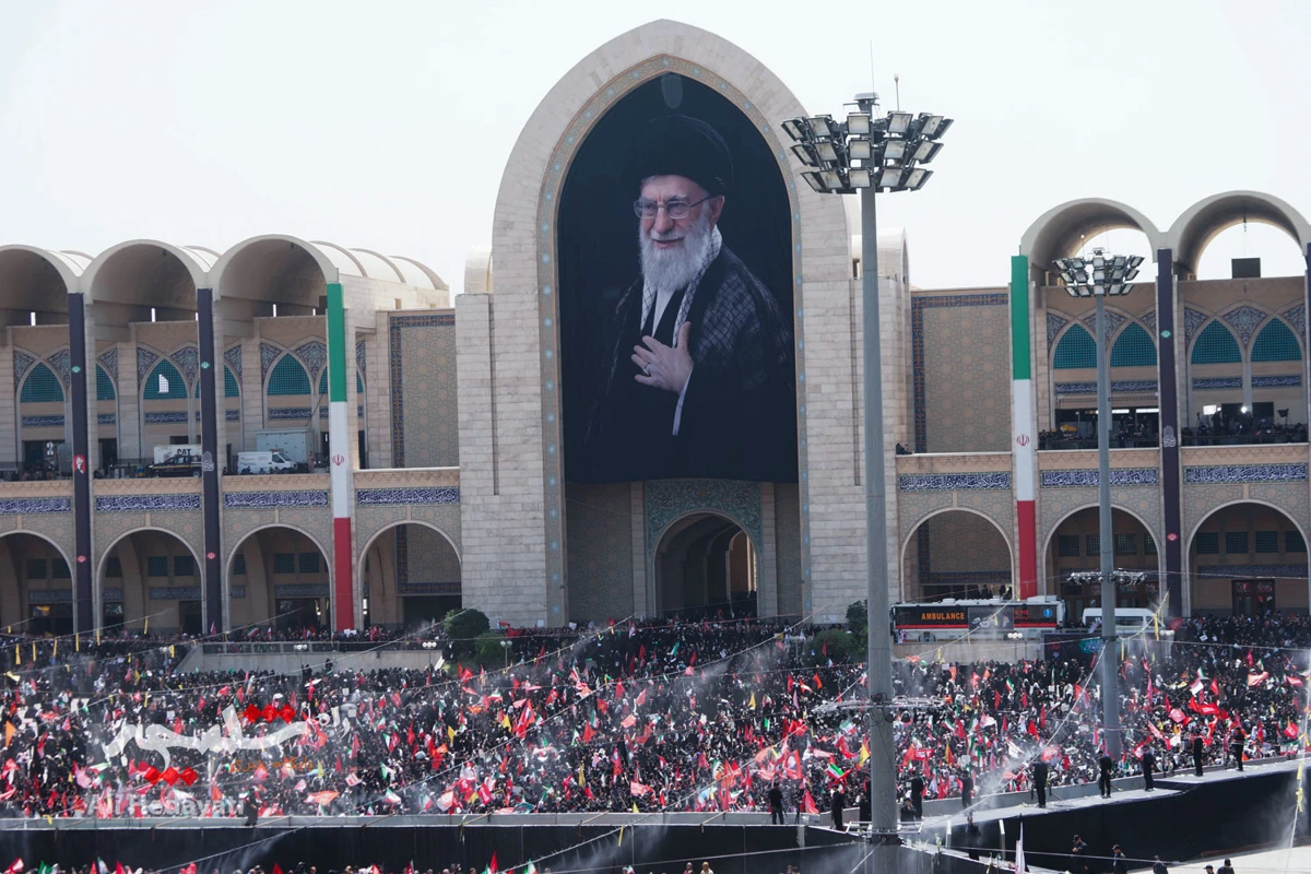 خروش عاشقان خامنه‌ای شهید در مصلای امام خمینی(ره) در مصلی تهران