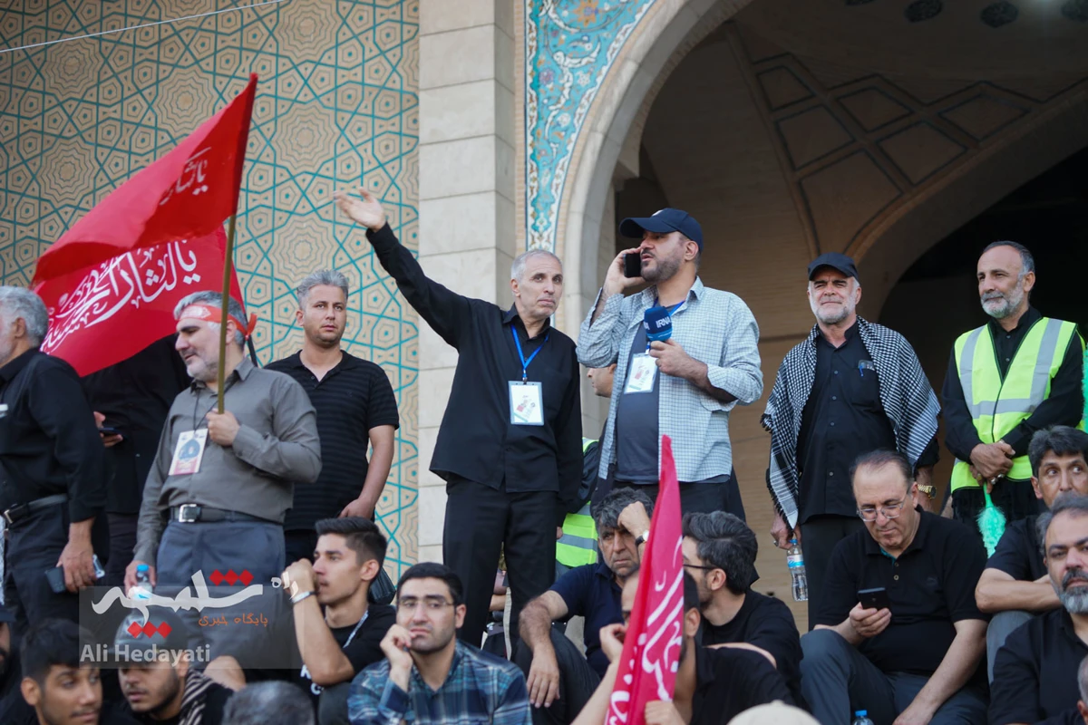 مصلی تهران، قلب تپنده ایران در سوگ رهبر شهید +تصاویر