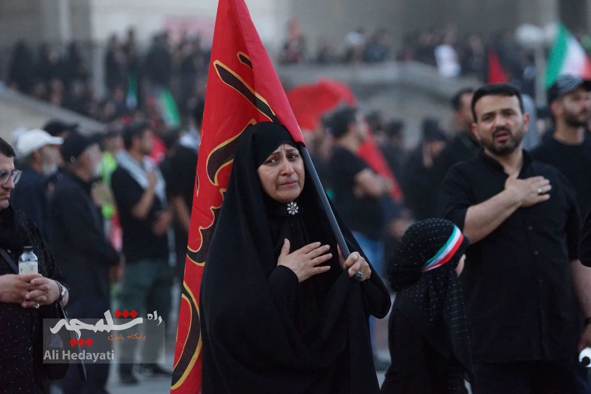 مصلی تهران، قلب تپنده ایران در سوگ رهبر شهید +تصاویر