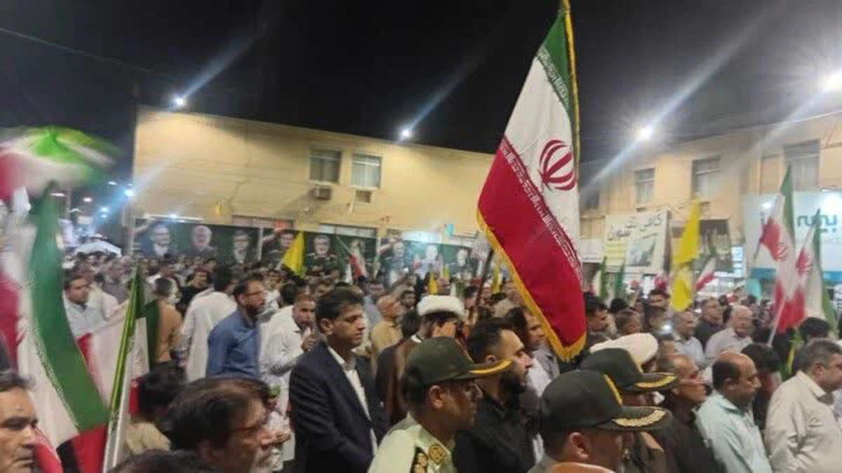 حضور اعضای شورای اسلامی و نیروهای شهرداری چابهار در کنار مردم