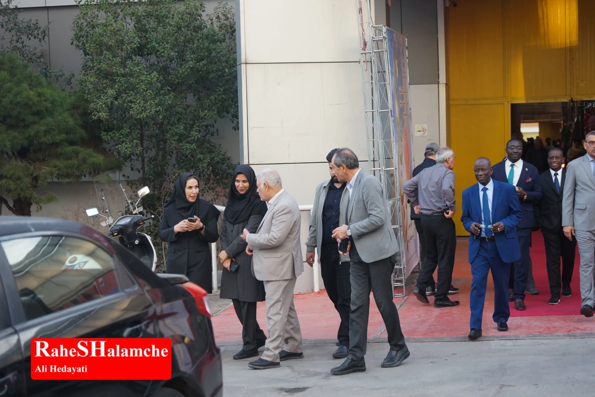 افتتاح نمایشگاه فرش دست‌بافت با حضور شهباز حسن‌پور در تهران +تصاویر