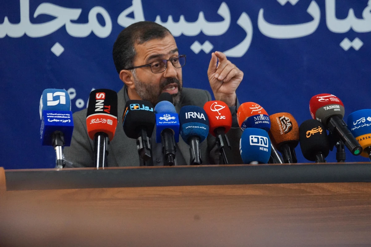 نشست صمیمی سخنگوی مجلس با خبرنگاران +تصاویر
