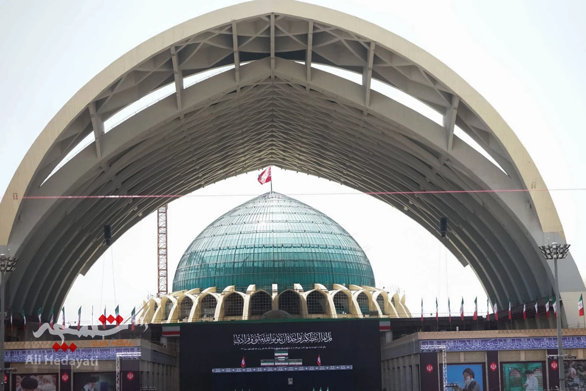 خروش عاشقان خامنه‌ای شهید در مصلای امام خمینی(ره) در مصلی تهران