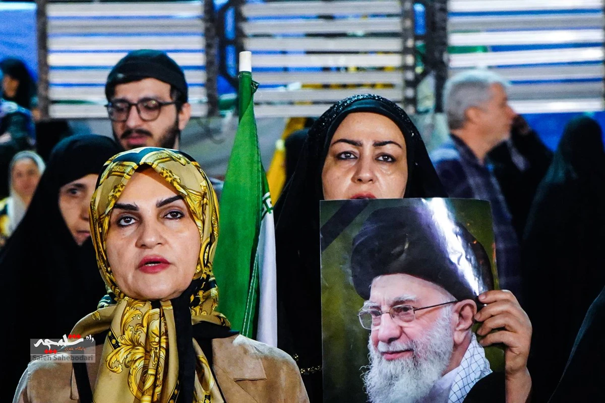 اجتماع شبانه مردمی همراه با جشن ازدواج +تصاویر
