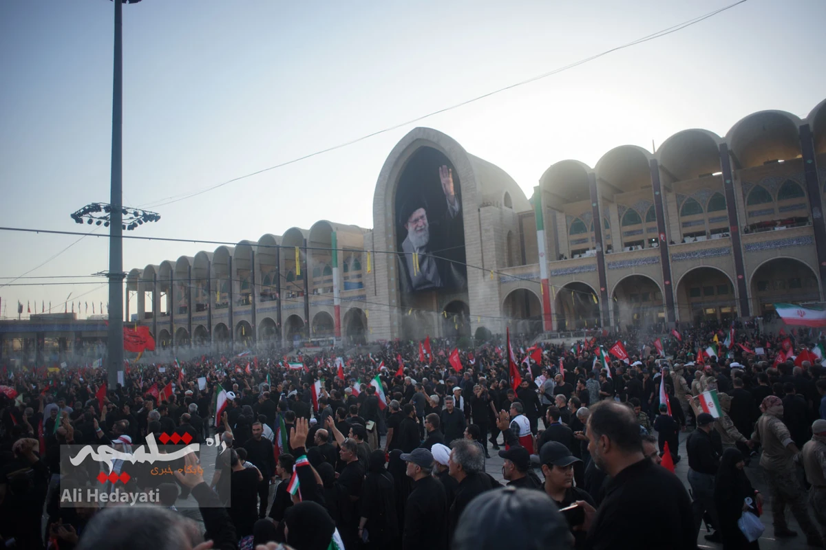 مصلی تهران، قلب تپنده ایران در سوگ رهبر شهید +تصاویر
