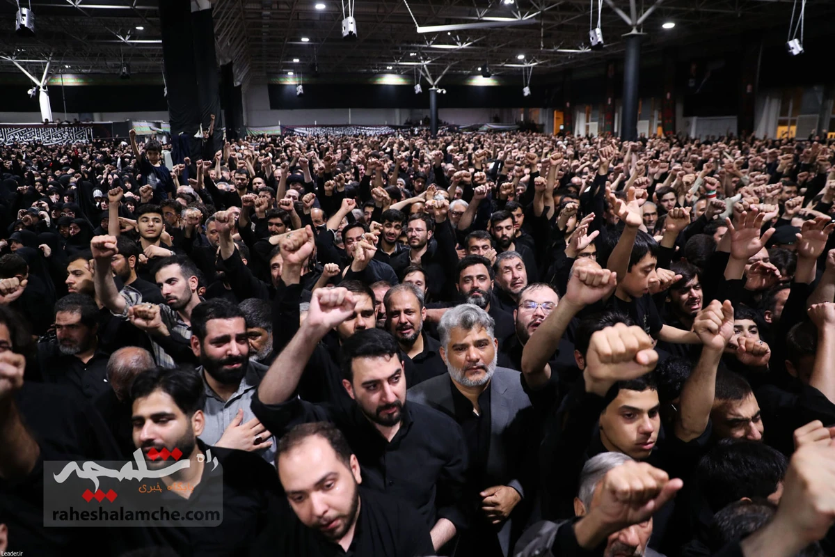 آخرین دیدار خانواده‌های معظم شهدا با رهبر شهید انقلاب +تصاویر