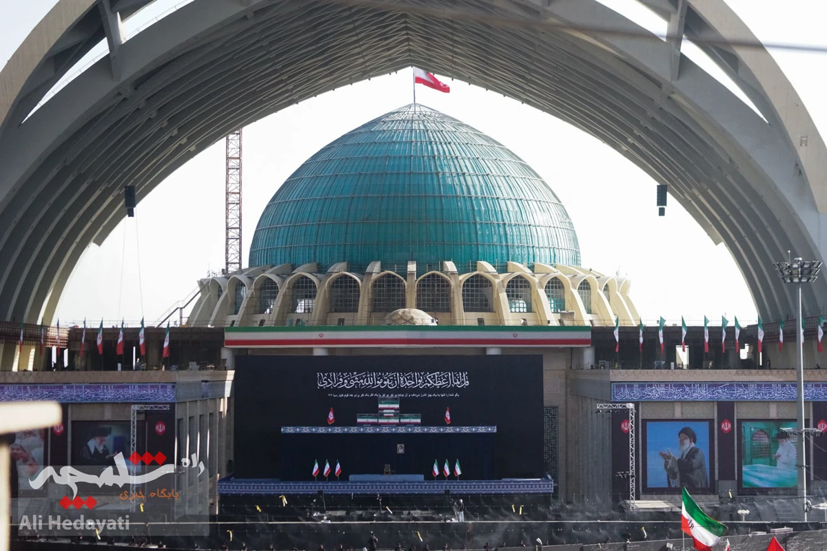 مصلی تهران، قلب تپنده ایران در سوگ رهبر شهید +تصاویر