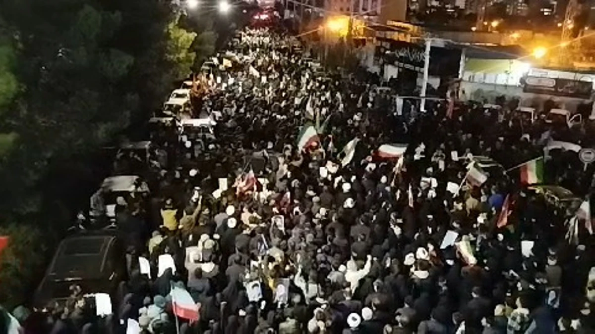 خروش مردم تهران، قم و یزد در فراغ رهبر انقلاب +فیلم