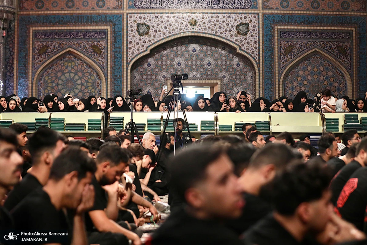مراسم شب شهادت امام رضا (ع) در صحن جامع رضوی 