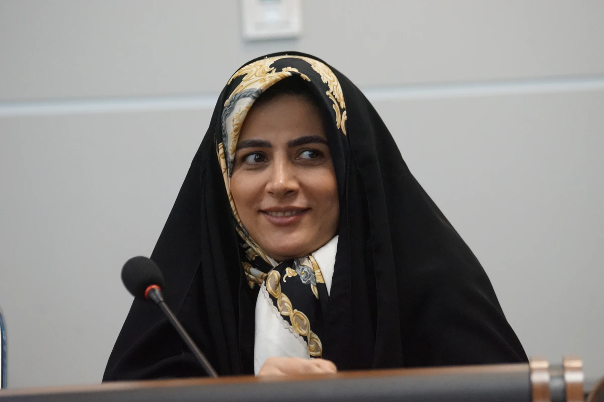 نشست صمیمی سخنگوی مجلس با خبرنگاران +تصاویر