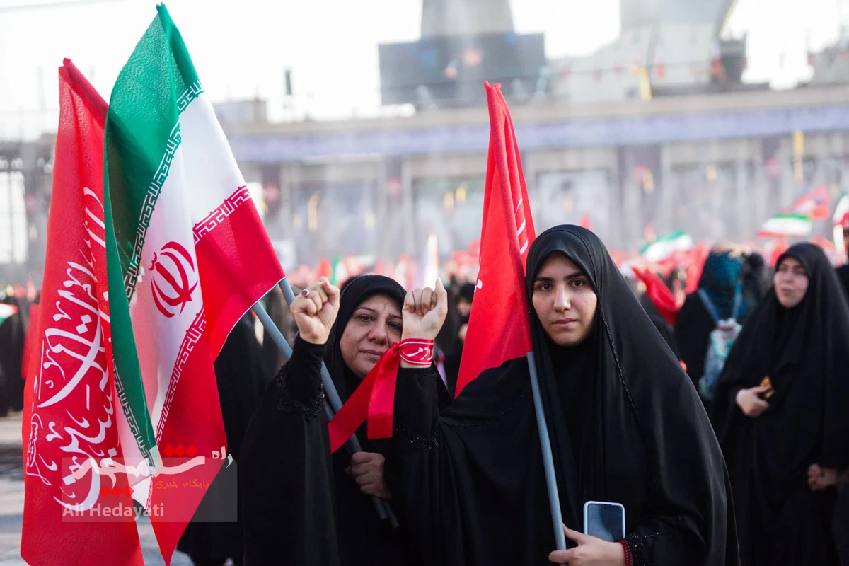 مصلی تهران، قلب تپنده ایران در سوگ رهبر شهید +تصاویر