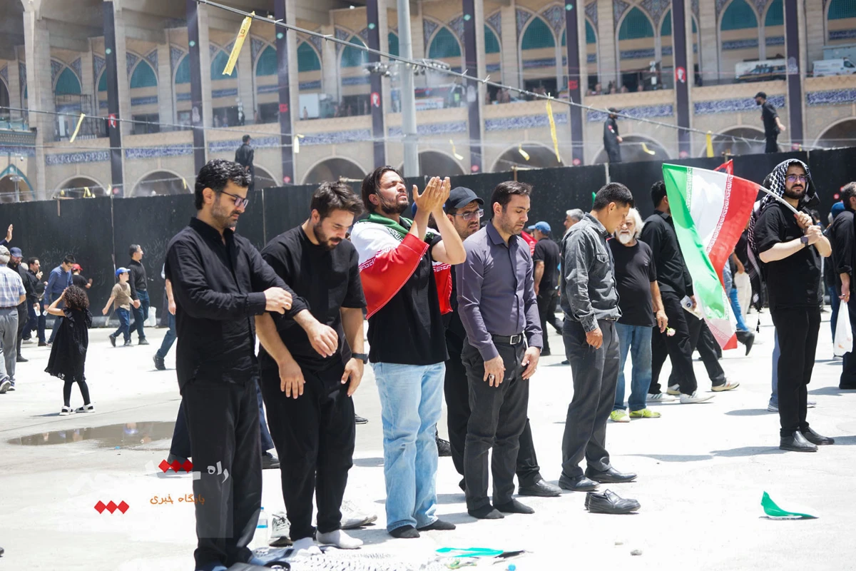 خروش عاشقان خامنه‌ای شهید در مصلای امام خمینی(ره) در مصلی تهران