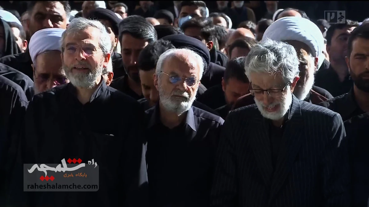 اقامه نماز بر پیکر رهبر شهید انقلاب با حضور فرزندان‌شان +تصاویر