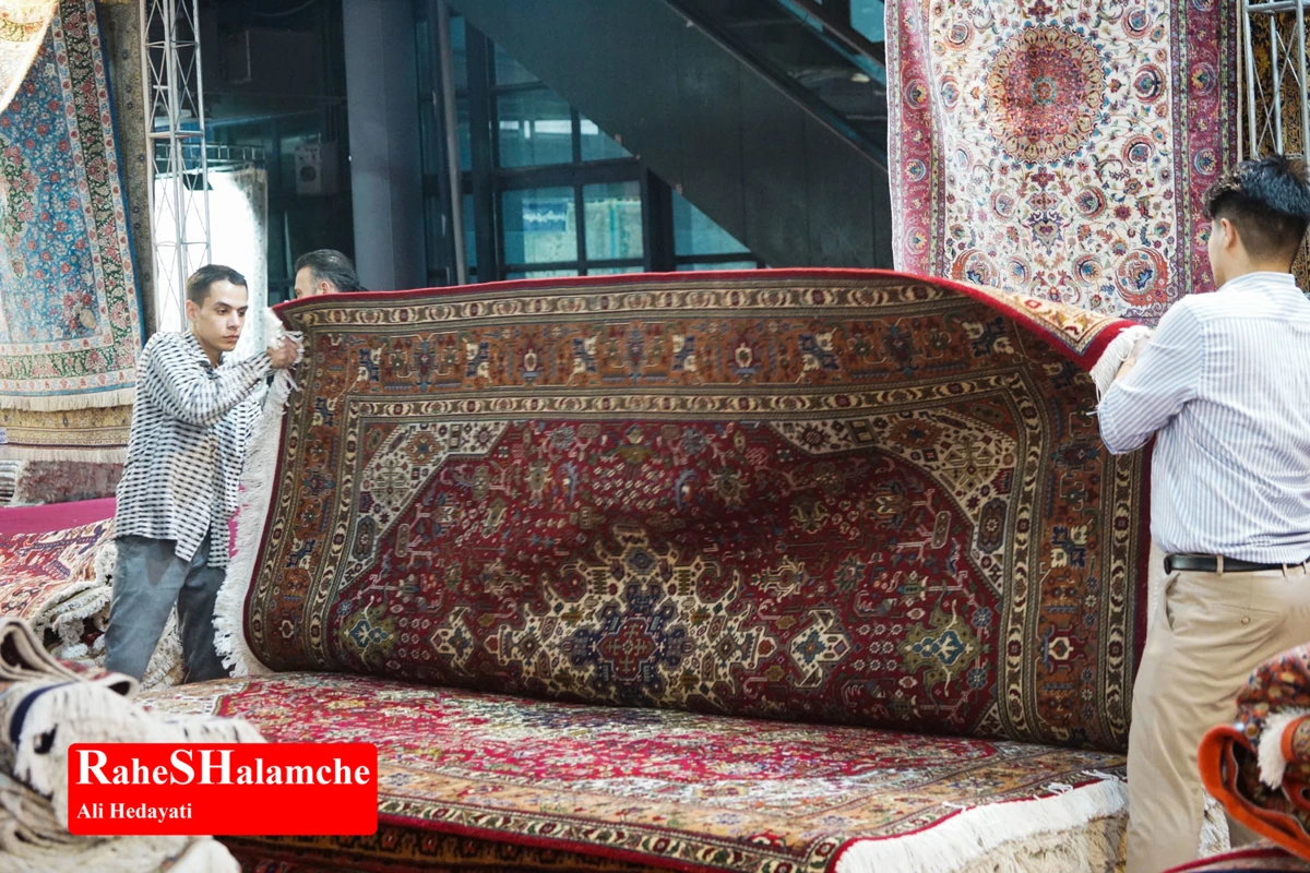 افتتاح نمایشگاه فرش دست‌بافت با حضور شهباز حسن‌پور در تهران +تصاویر